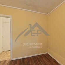 2300 Carlton Way in The Village, OK - Building Photo - Building Photo