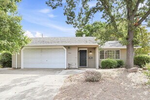 7400 Pennington Way in Citrus Heights, CA - Building Photo