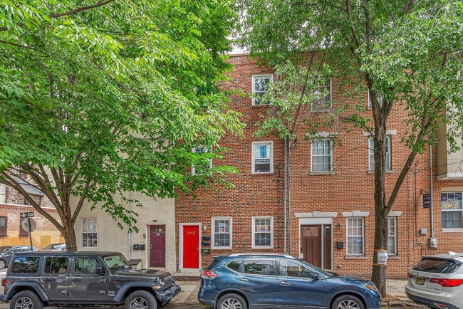 property at 909 S 21st St