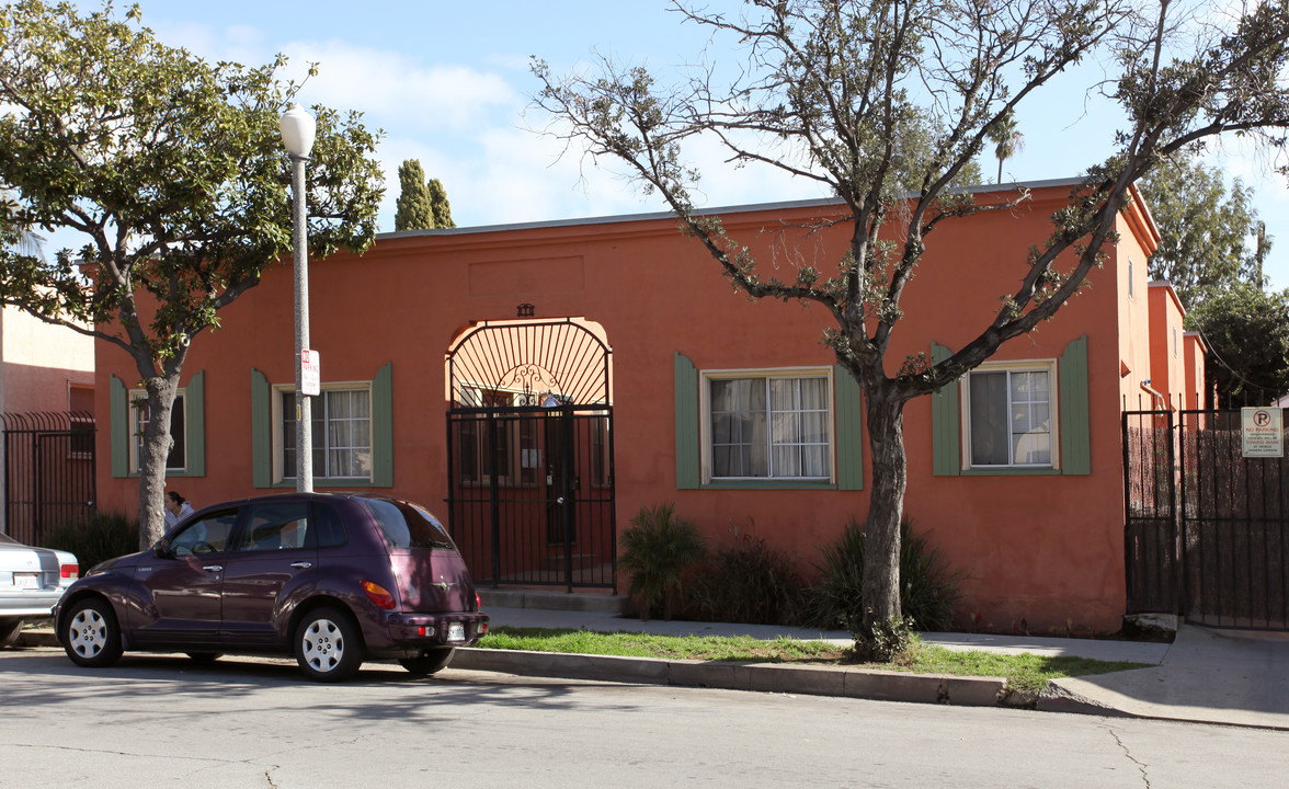 810 Chestnut Ave in Long Beach, CA - Building Photo