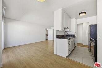 1352 S Carmelina Ave in Los Angeles, CA - Building Photo - Building Photo