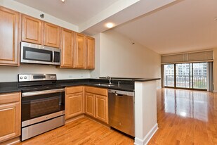 1322 S Prairie Ave, Unit 609 in Chicago, IL - Building Photo