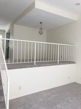 7320 Balboa Blvd in Los Angeles, CA - Foto de edificio - Building Photo