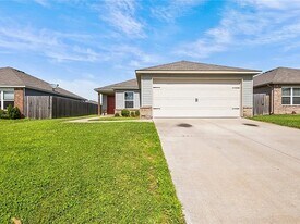 5018 W Claxton Cir in Fayetteville, AR - Building Photo