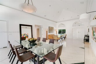 324 Caribbean Rd in Key Biscayne, FL - Building Photo - Building Photo