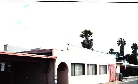 1043 Bath Ln in Ventura, CA - Foto de edificio - Building Photo