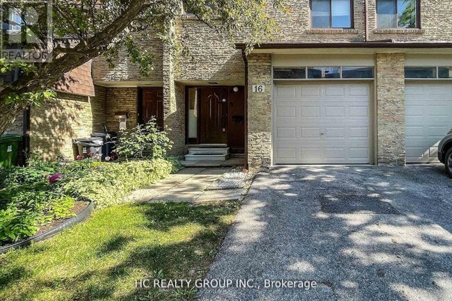 15 Huntingwood Dr in Toronto, ON - Building Photo - Building Photo