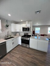 3076 Los Robles Rd in Thousand Oaks, CA - Building Photo - Building Photo