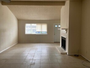 2142 Greenbriar Colony Dr in Houston, TX - Building Photo - Building Photo