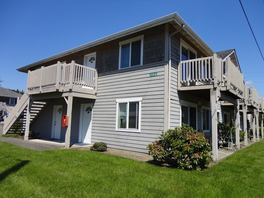 Laurel Court in Bellingham, WA - Foto de edificio