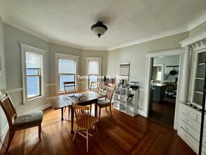 85 Lowden Ave, Unit 2 in Somerville, MA - Foto de edificio - Building Photo