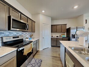 713 Glover Dr in Aubrey, TX - Foto de edificio - Building Photo