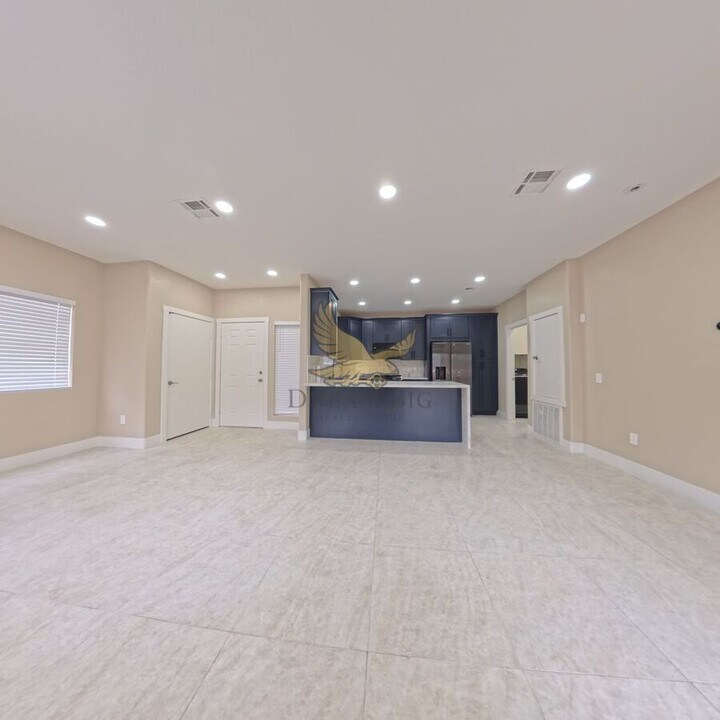 8725 W Flamingo Rd in Las Vegas, NV - Building Photo