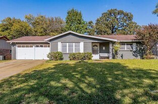 1700 Sagebrush Trail in Euless, TX - Building Photo
