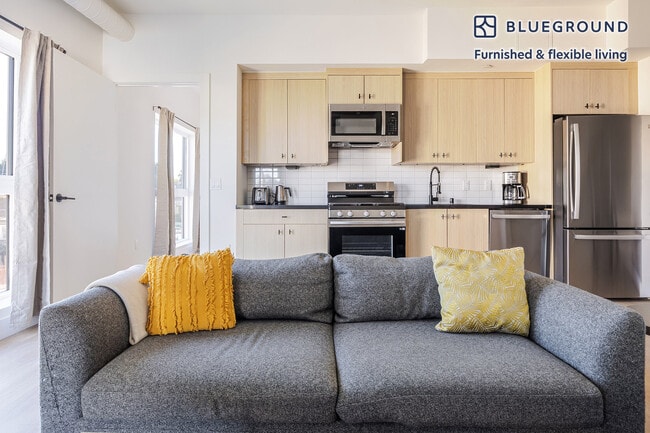 611 N Virgil Ave in Los Angeles, CA - Foto de edificio - Building Photo