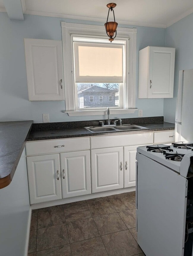 331 W 5th St in Oswego, NY - Building Photo - Building Photo