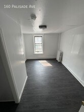 160 Palisade Ave in Yonkers, NY - Building Photo - Building Photo