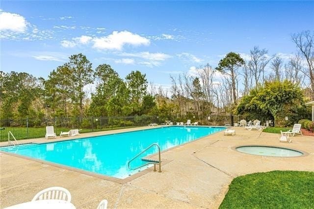 305 Brown Thrasher Loop S in Madisonville, LA - Foto de edificio - Building Photo