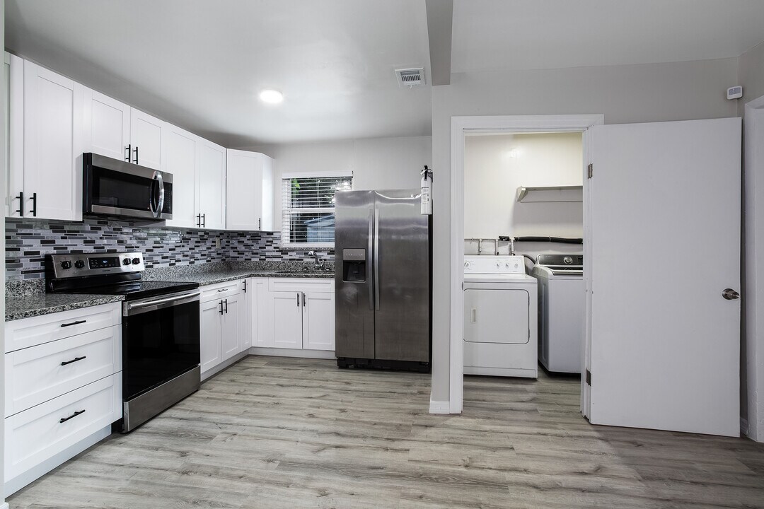 8937 Castle Blvd in Jacksonville, FL - Building Photo