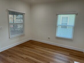 1402 E 48th Pl in Los Angeles, CA - Building Photo - Building Photo