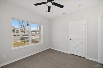 3813 N Mezcal Dr in Pharr, TX - Foto de edificio - Building Photo
