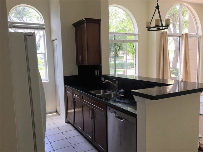 616 Clearwater Park Rd-Unit -101 in West Palm Beach, FL - Building Photo - Building Photo