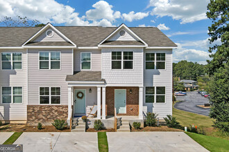 2874 Laurel Ridge Cir in East Point, GA - Foto de edificio - Building Photo