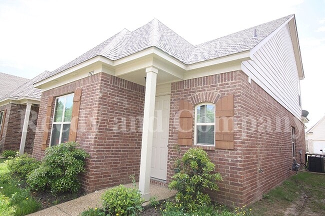 7927 Bay Meadow Cir S in Memphis, TN - Foto de edificio - Building Photo