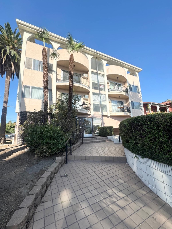 1551 S Sherbourne Dr
