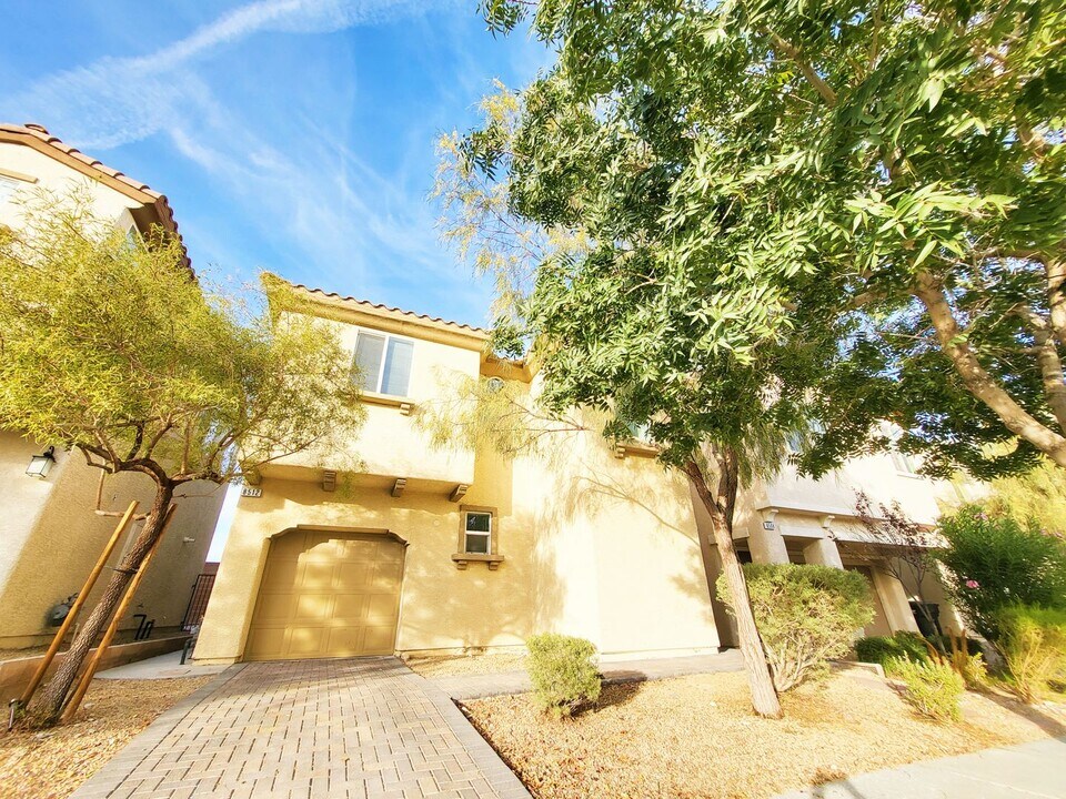 8512 Pitney Ave in Las Vegas, NV - Building Photo