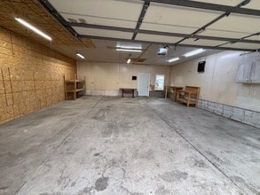 1632 S 21st St, Unit 3 stall garage in Lincoln, NE - Building Photo - Building Photo