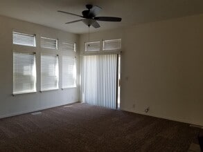 323 Prospect St in Oak View, CA - Building Photo - Building Photo