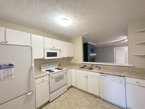 410 Bubble Creek Ct in Fayetteville, NC - Building Photo - Building Photo