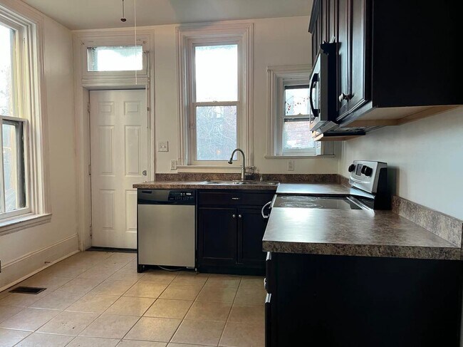 1832 Green St in Harrisburg, PA - Building Photo - Building Photo