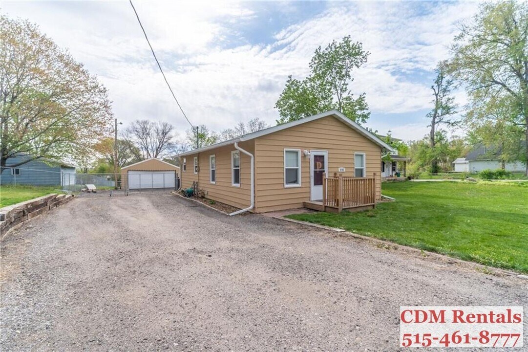 4785 NE 30th St in Des Moines, IA - Building Photo