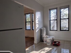 2704 N Sawyer Ave in Chicago, IL - Building Photo - Building Photo