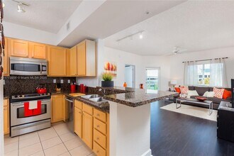 6001 SW 70th St, Unit 610 in South Miami, FL - Foto de edificio - Building Photo