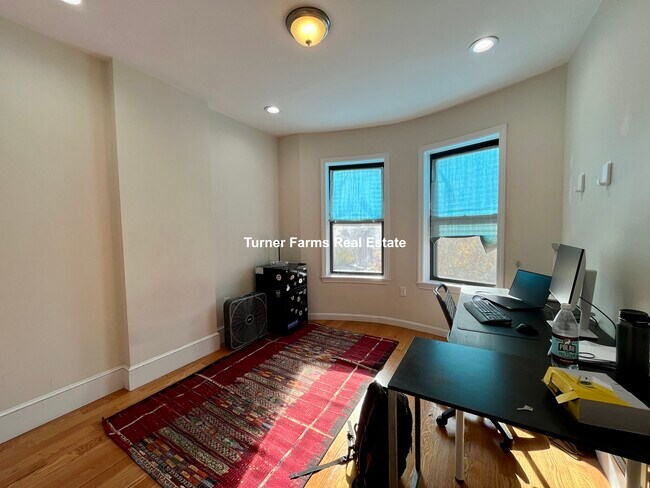 179 Northampton St, Unit 4 in Boston, MA - Foto de edificio - Building Photo