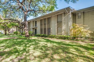6353 Diamond Head Cir in Dallas, TX - Building Photo