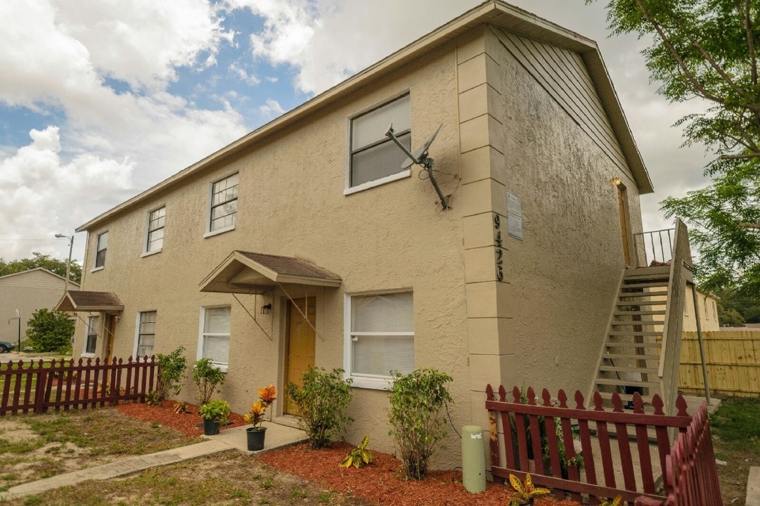 9428 N 50th St in Tampa, FL - Building Photo