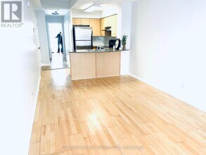 36-536 Stadium Rd in Toronto, ON - Building Photo - Building Photo