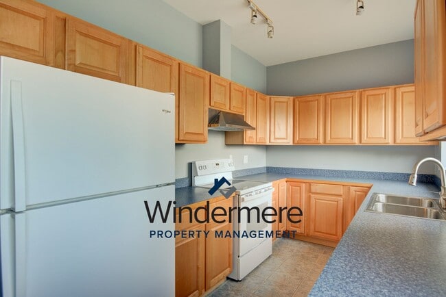 2480 N Bluff Rd in Greenbank, WA - Building Photo - Building Photo
