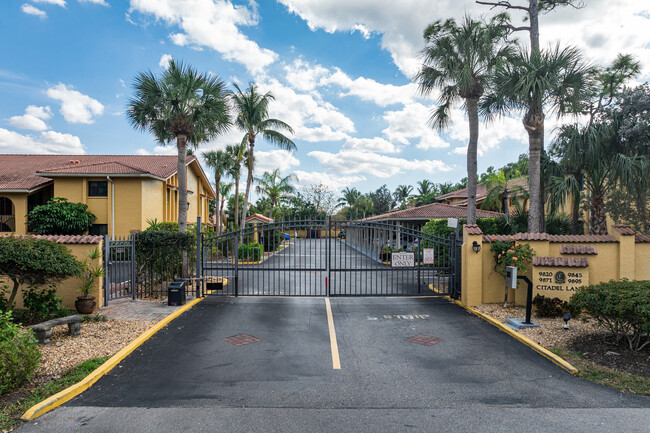 The Citadel in Bonita Springs, FL - Foto de edificio - Building Photo