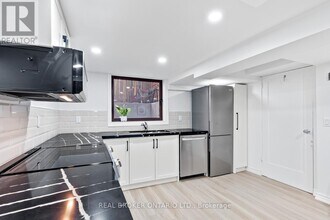 343 Prince Edward Dr N in Toronto, ON - Building Photo - Building Photo
