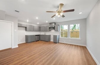 8120 Laura Koppe Rd, Unit A in Houston, TX - Building Photo - Building Photo