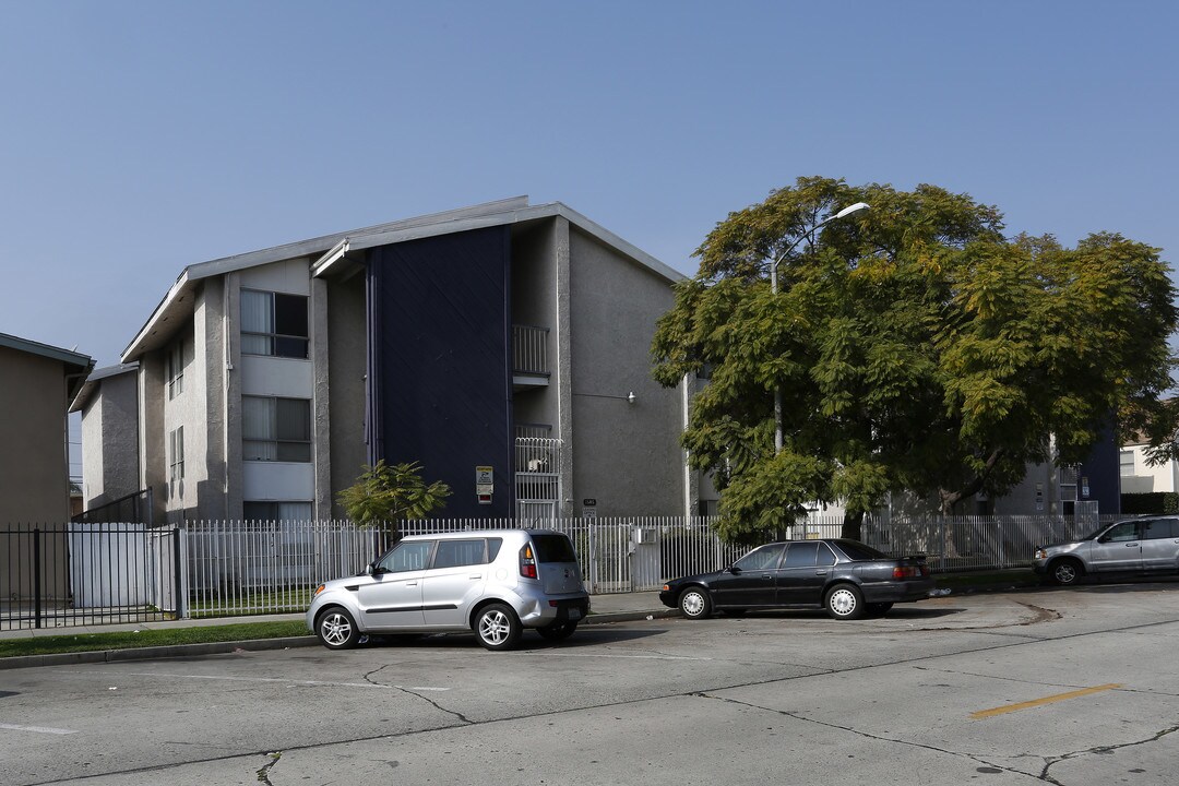 1585-1595 Chestnut Ave in Long Beach, CA - Foto de edificio