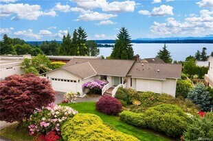 5523 105th Ave NE in Kirkland, WA - Building Photo