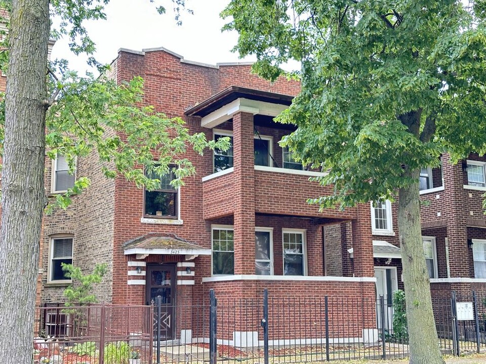 3423 W Evergreen Ave in Chicago, IL - Building Photo