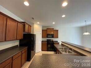 354 Cornielle Ln in Charlotte, NC - Building Photo - Building Photo
