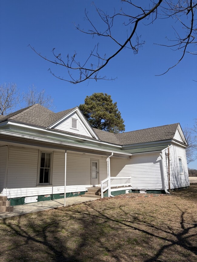 411 Latham Ln in Dunn, NC - Building Photo - Building Photo